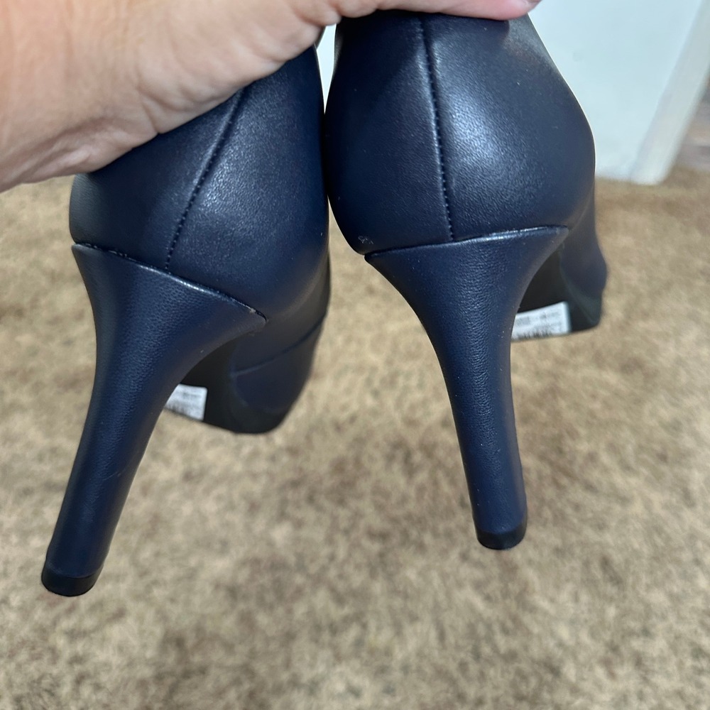 Clarks Collection Navy Blue Round Toe Pumps Ultimate Comfort Heels 3.5 Inch - Picture 6 of 8